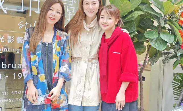 好友王敏奕亦有到場支持。