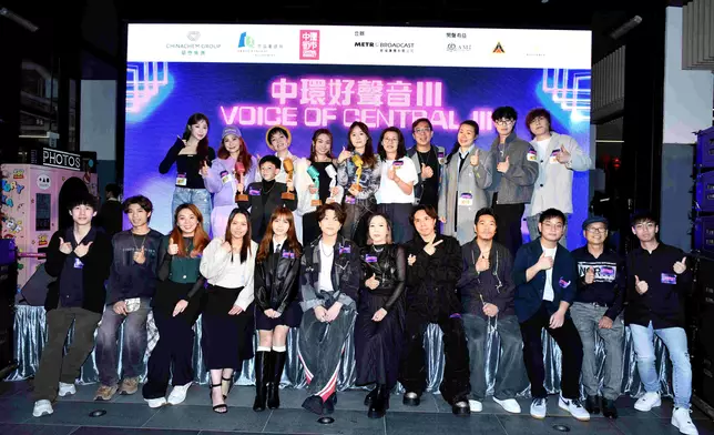 晉級15強決賽參賽者與評審大合照。