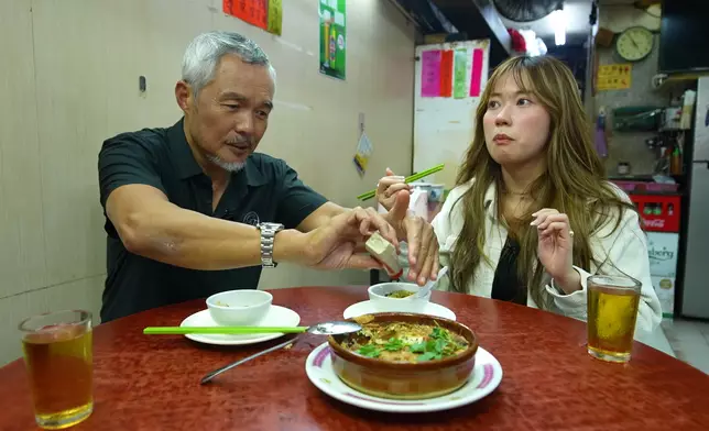 莫燦霖師傅指雞蛋砵仔焗魚腸媲美名店出名。