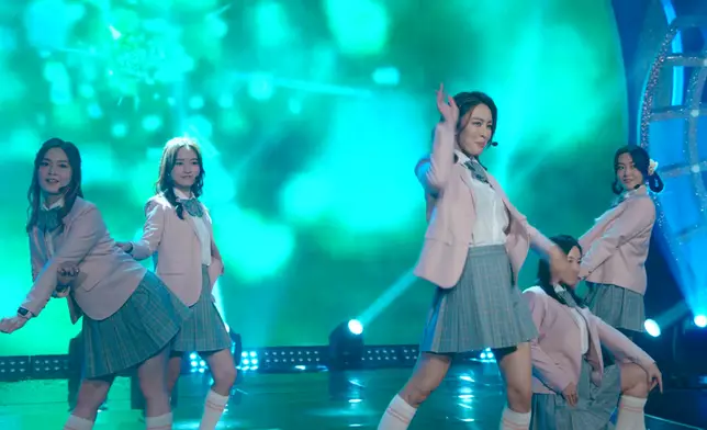 蔡愷穎（左一）與林沚羿（右一）。