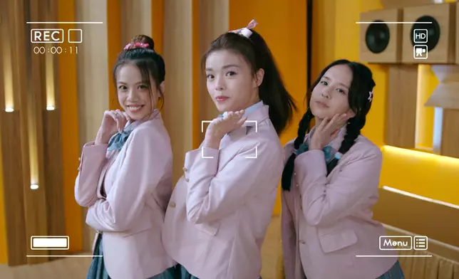 左起：劉詠彤、文凱婷、陳偲穎組「女子十八」。