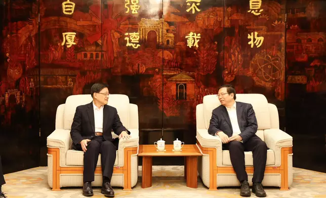 李家超與清華大學黨委書記邱勇會面。李家超FB