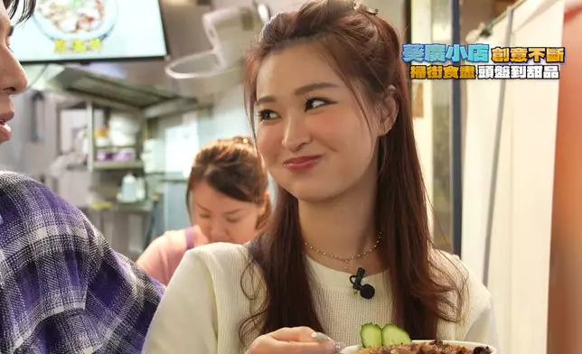 行仔賣口乖逗得Gillian露出甜笑。