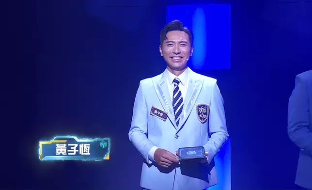 《璀璨之城》一眾主演校服Look亮相。