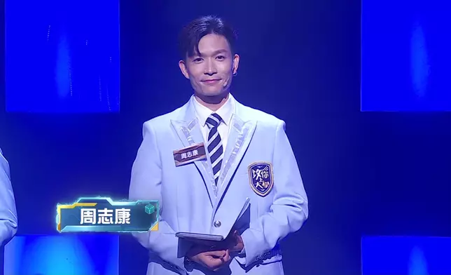 《璀璨之城》一眾主演校服Look亮相。