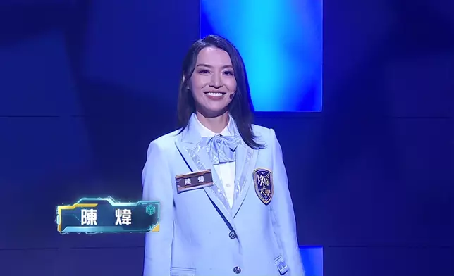 《璀璨之城》一眾主演校服Look亮相。