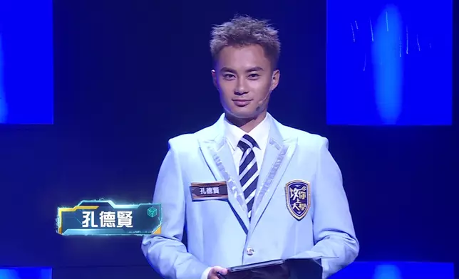 《璀璨之城》一眾主演校服Look亮相。