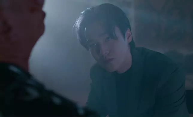 吳子冲呢個眼神真係邪氣逼人。