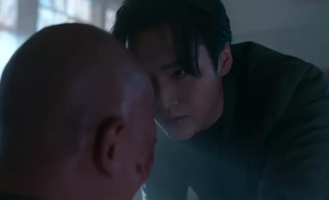 吳子冲呢個眼神真係邪氣逼人。