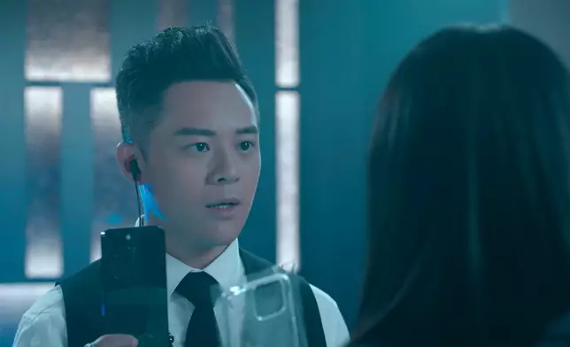 同呢個「IQ博士」式扮靚仔樣好好笑。