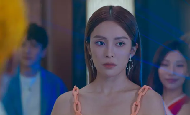 三位嬌娃喺劇入面不斷變裝派福利。