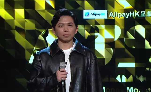 阿億嘅《演員》，聽到主持們拍爛手掌。