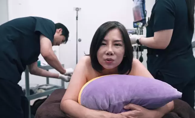 Jenny最後衝刺進行溶脂點滴醫美。