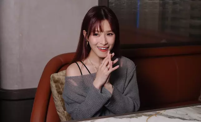 Renee與男友伍允龍（Philip）透過打遊戲機結緣。