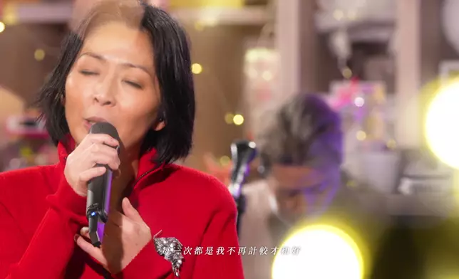 Shino深情演繹《她的眼淚》。