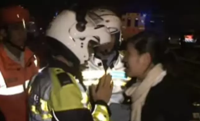 Amina2010年和警員衝突。網上圖片