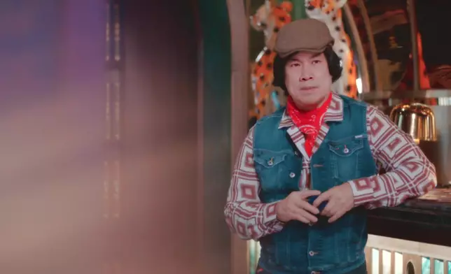 白彪呢個年青版look太好笑。