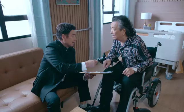 到底白彪係咪真係呃緊大AL呢？佢係咁叫佢簽嘢。