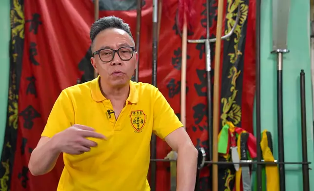 父親教導他尊師重道的態度，亦永遠留在他心。