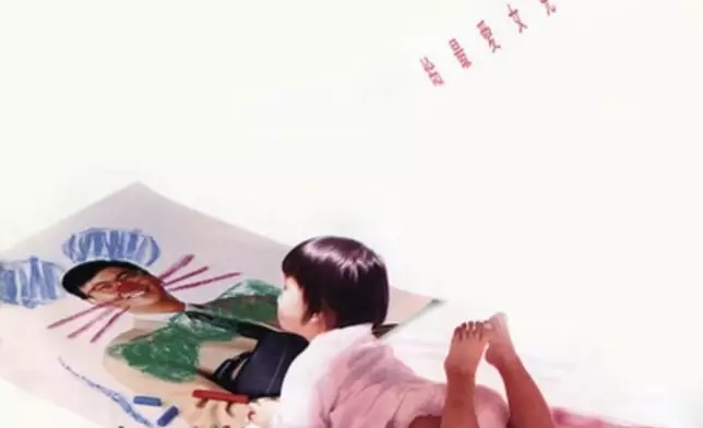 鄭瑤又晒出自己的童年照。