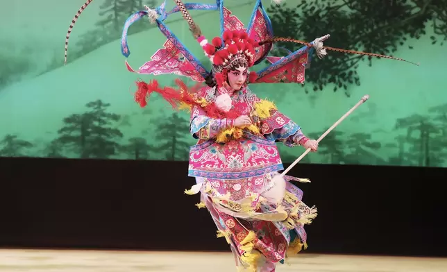 梁非同演出備受讚賞，成為獨當一面花旦。