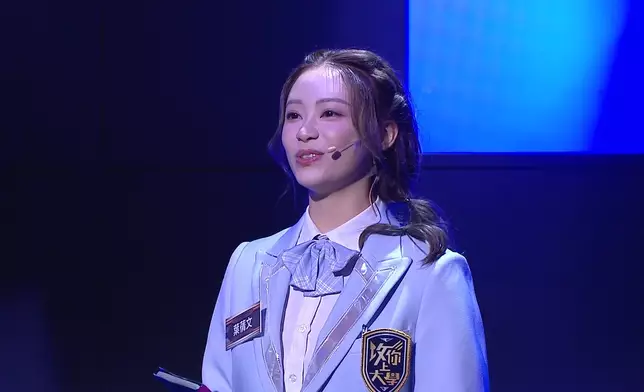 Sophie就自爆當年好勤力讀書冇掛住拍拖。