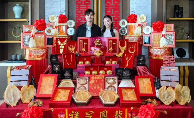 一對準新人近日進行了隆重的「過大禮」儀式。