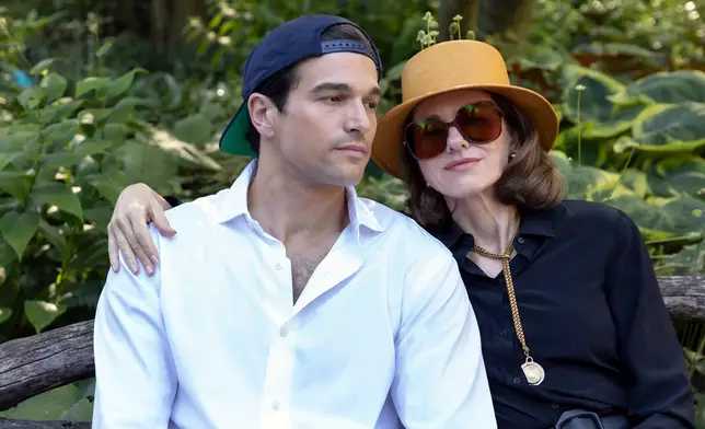 《愛情故事：甘迺迪與貝塞特》劇照