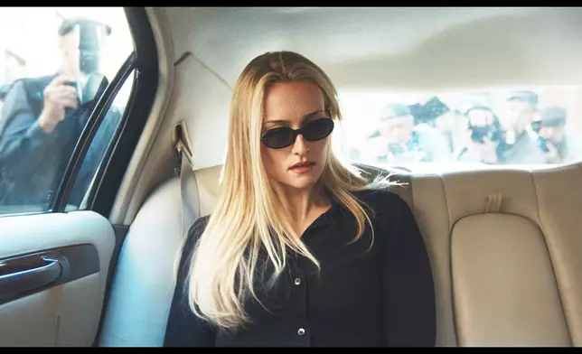 《愛情故事：甘迺迪與貝塞特》劇照