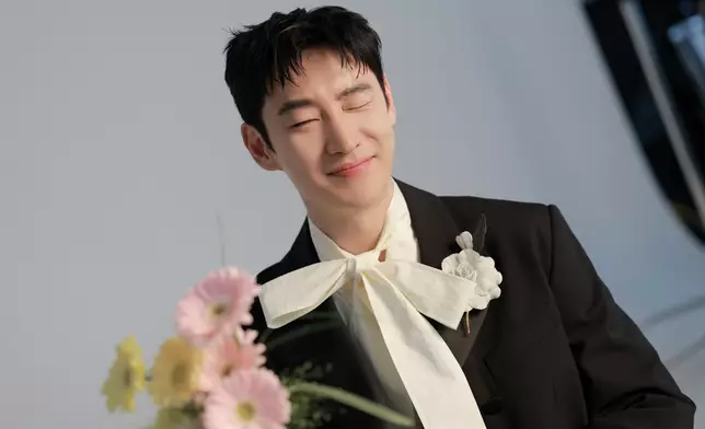 他更搞笑稱：「麥花臣交通便利，不一定要坐的士來，放心。」