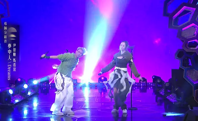 馬浩宜跳到甩Ear Mon。