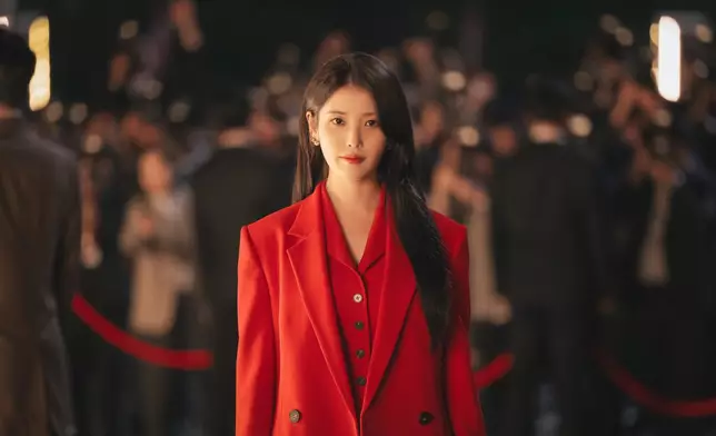 IU飾演韓國最大財閥家族的次女成熙周。Disney＋提供圖片