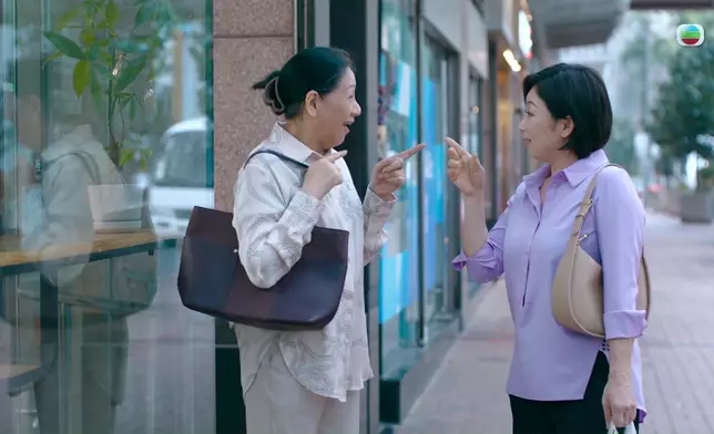 一睇就知呢兩位師奶有古惑。