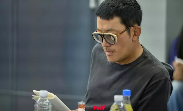 河正字指劇中「奇秀宗」展現了人性本質。tvN官方圖片