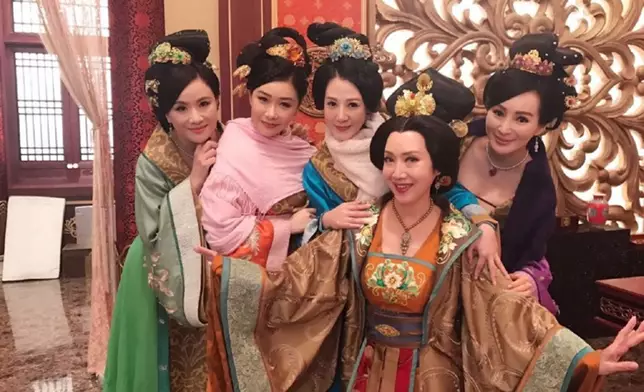 張文慈、康華、羅霖與謝雪心，以及張慧儀為「一局四司」，五人相當老友！