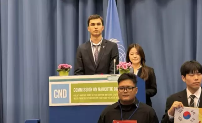 Andrea（左）宣讀禁毒宣言。唔take嘢 FB