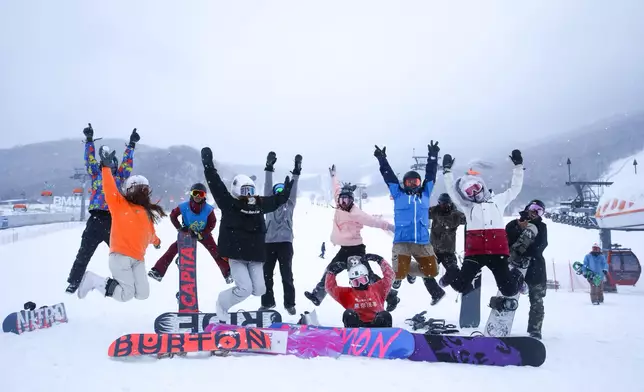 春節假期，松花湖度假區日均接待1. 5萬人，酒店入住率基本達到100%，冰雪旅遊成為熱門關鍵詞。