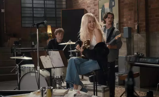 ROSÉ的專屬影片《Backstory》公開。影片截圖