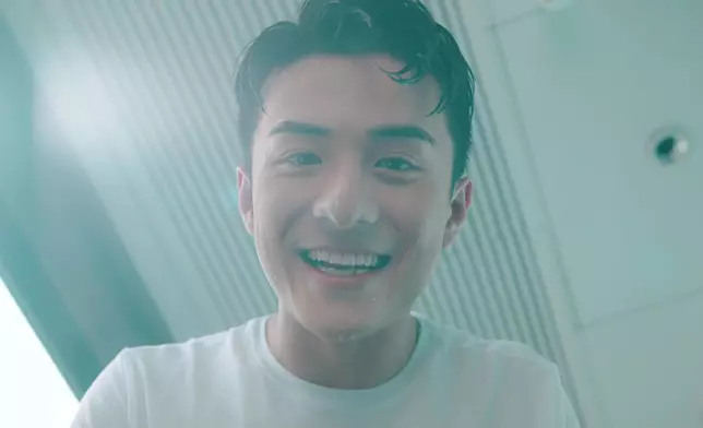 Oscar呢個笑容都好殺食。