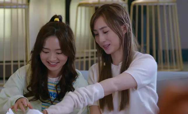 29歲羅毓儀與19歲鍾柔美同框真係唔覺有任何年齡差距。