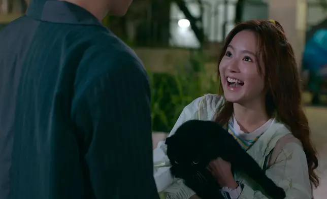 戀愛中嘅笑容，確實係咁吖。