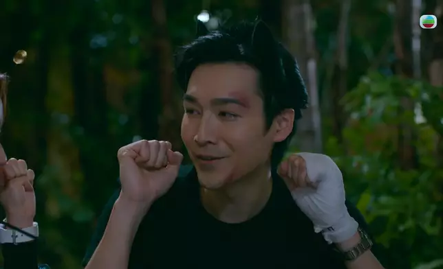 子冲由抗拒到被融化再到投入傻氣扮貓呢段，演得好有層次同心機。