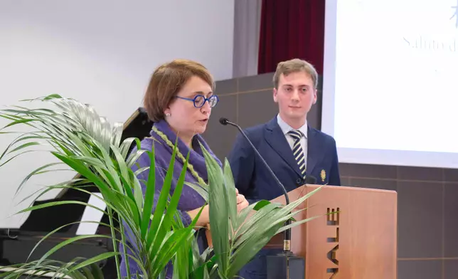 羅馬國立住讀學校校長維古娜（Prof.ssa Manuela Vicuna）致辭。羅馬大學孔子學院圖片