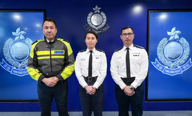警方新界南總區行動部高級督察楊慧嫻（中）、新界南交通部高級督察張浩煒（左）及青衣分區行動支援小隊高級督察陳家銘（右）現會見傳媒講解有關情況。