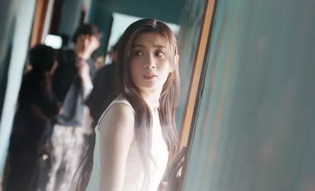 Candy王家晴亦宣布同時推出首支個人單曲《直白》。