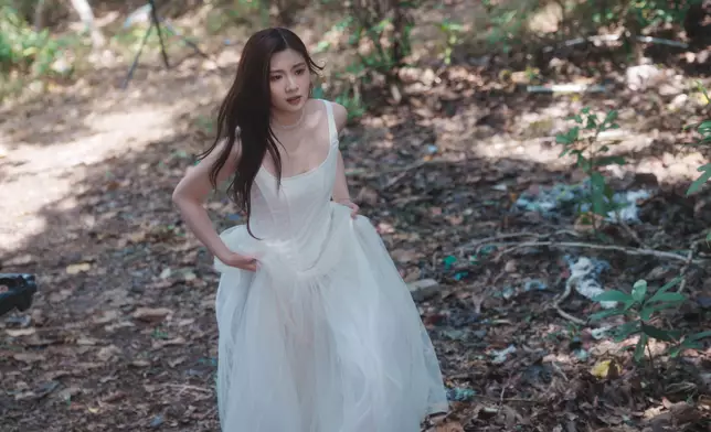 二人同時出歌，強調互相扶持冇比較，更一齊討論宣傳，感情要好。