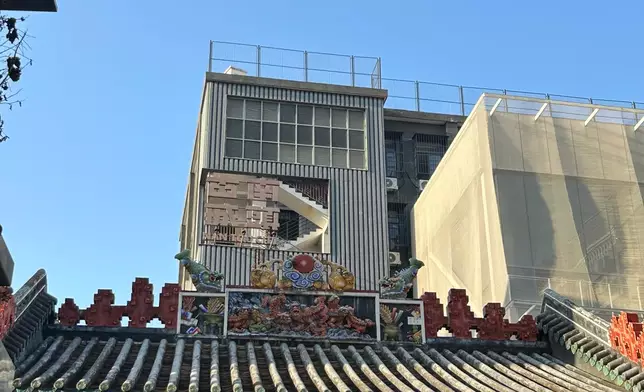 參觀南頭古城。巴士的報記者攝