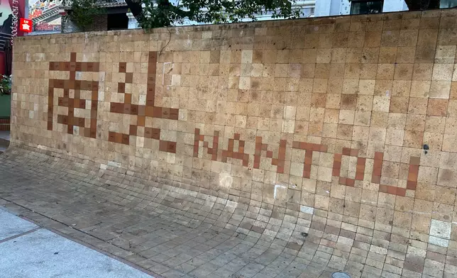 參觀南頭古城。巴士的報記者攝