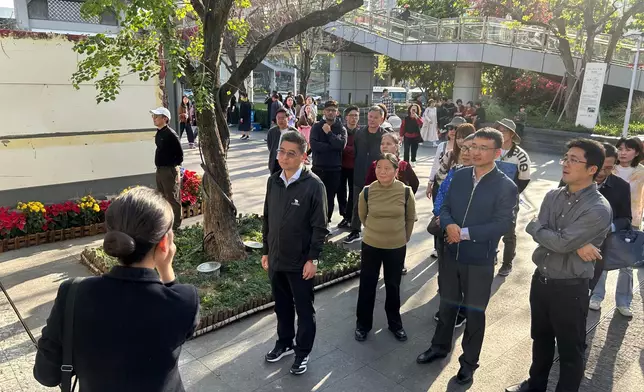 參觀南頭古城。巴士的報記者攝