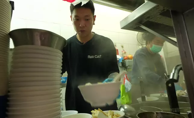 九龍城老字號粥粉麵店 祥師兄更給予極高評價：全香港最好食嘅墨魚丸就係呢間。